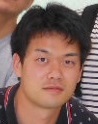 r@O