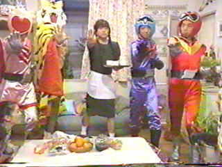 ゴレンジャイ キャラクターの統一ができないヒーロー五人組 好きだった方も多いみたい ノースリーブ アオレンジャイ 紫 モモレンジャイ 女 タイガーマスク フジランド デルモアカレンジャイ 腹芸 汚されたアカレンジャイ アカレアン